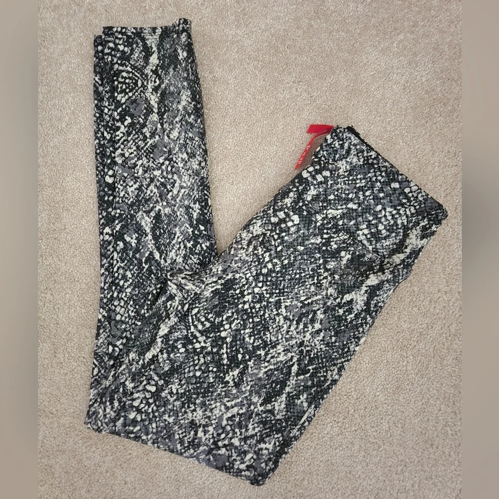 Spanx Faux Leather Snake Shine Legging  M - Picture 5 of 6